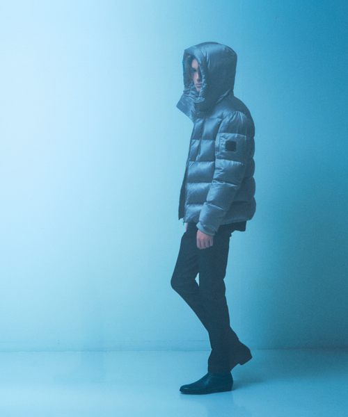 5351 POUR LES HOMMES（ゴーサンゴーイチプールオム）の「【25A/W】レザーエンボス ダウンジャケット（ダウンジャケット/コート・メンズ・グレイッシュブルー/ブラック・50/48/46/44）」の9枚目の写真