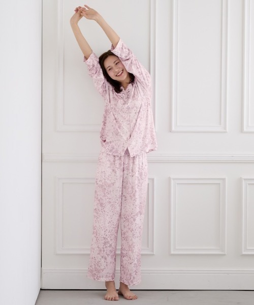 AMOSTYLE BY Triumph(アモスタイルバイトリンプ)の「前開きジャージーパジャマ AMSTNW05 Top + BTM76-N JX(ルームウェア/パジャマ・レディース・グリーン/ピンク・M/L/LL)」の3枚目の写真