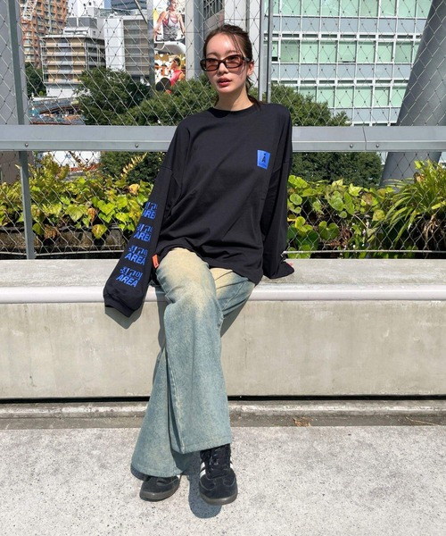 ALAND（エーランド）の「【UNISEX】ALAND／スリーブロゴプリントロンT（Tシャツ/カットソー・レディース・ホワイト/ブラック・MEDIUM/LARGE）」の7枚目の写真