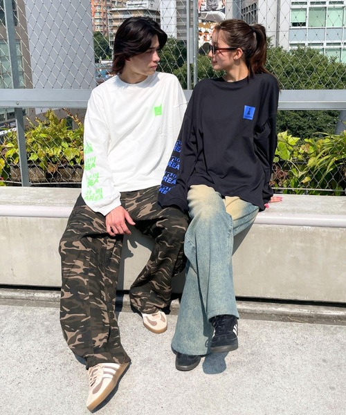 ALAND（エーランド）の「【UNISEX】ALAND／スリーブロゴプリントロンT（Tシャツ/カットソー・レディース・ホワイト/ブラック・MEDIUM/LARGE）」の3枚目の写真