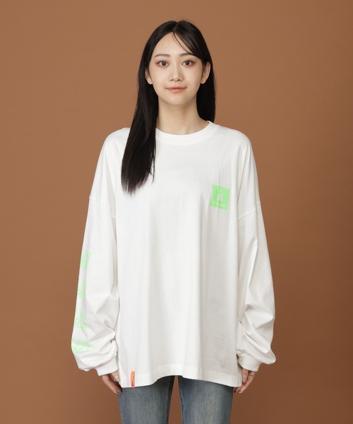 ALAND（エーランド）の「【UNISEX】ALAND／スリーブロゴプリントロンT（Tシャツ/カットソー・レディース・ホワイト/ブラック・MEDIUM/LARGE）」の18枚目の写真