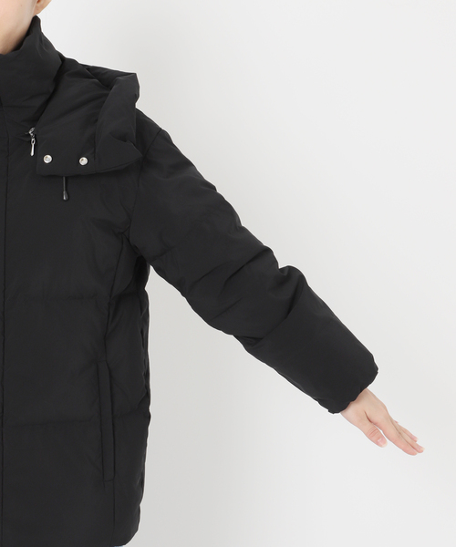 IENA(イエナ)の「ARTIROSA 撥水ライトパッファーダウン(ダウンジャケット/コート・レディース・ブラック/アイボリー・36/38)」の11枚目の写真