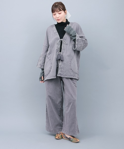 チチカカ（チチカカ）の「バイカラーリブタートルニット（ニット/セーター・レディース・ブラック/マスタード/グリーン・FREE）」の4枚目の写真