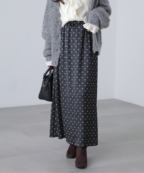 FREE'S MART(フリーズマート)の「◆サテンナローロングスカート(スカート・レディース・ブラウン/ホワイト/ブラック/グレー/ブラウン系その他/ブラック系その他・SMALL/MEDIUM)」の3枚目の写真