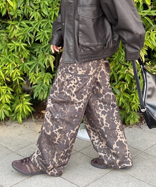 RODEO CROWNS WIDE BOWL(ロデオクラウンズワイドボウル)の「POCKET ZIP CARGOパンツ(カーゴパンツ・レディース・ブラック/ブラウン系その他/カーキ/カモフラージュ・FREE)」の3枚目の写真