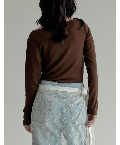 Re:EDIT（リエディ）の「[2025AW COLLECTION][汗じみ防止][UVカット]リブカットソーアシンメトリーネックデザイントップス（Tシャツ/カットソー・レディース・ブラック/チャコールグレー/ホワイト/ブラウン・MEDIUM/LARGE）」の15枚目の写真