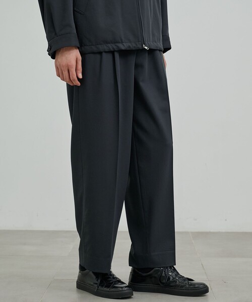 UNITED TOKYO（ユナイテッドトウキョウ）の「TECHNO WOOL 2タックイージーパンツ（その他パンツ・メンズ・ブラック/ダークグレー/オリーブ・1/2）」の2枚目の写真