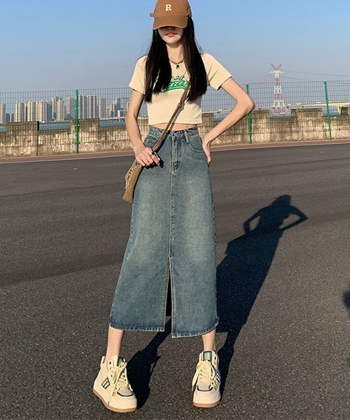 almo(アルモ)の「スリットロング丈デニムスカート(LEY)(デニムスカート・レディース・ブルー・MEDIUM/LARGE/X-LARGE)」の3枚目の写真