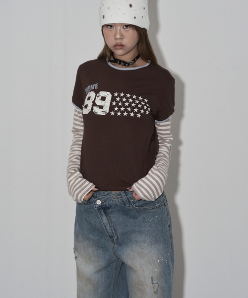 .KOM（ドットコム）の「A'GEM/9 × .kom 『MIDNIGHT MOVE/ミッドナイトムーブ』star 89 long sleeve/スター ナンバリングデザイン フェイクレイヤード ボーダー長袖Tシャツ（Tシャツ/カットソー・レディース・ブラック/グレー/ブラウン・FREE）」の16枚目の写真