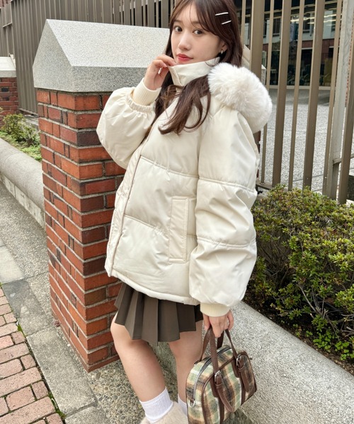 Loueme（ルエム）の「ボリュームフェイクファーフードパデッドジャケット（ダウンジャケット/コート・レディース・ブラック/アイボリー/グレー・FREE）」の7枚目の写真