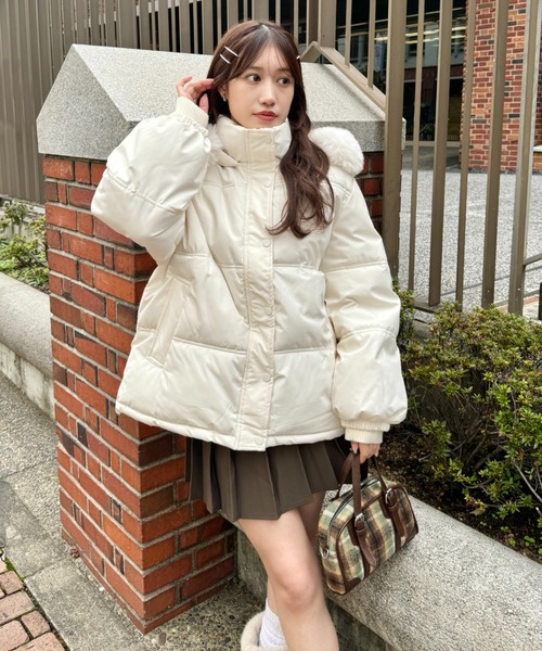 Loueme（ルエム）の「ボリュームフェイクファーフードパデッドジャケット（ダウンジャケット/コート・レディース・ブラック/アイボリー/グレー・FREE）」の8枚目の写真