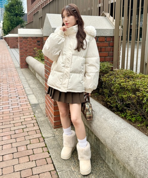 Loueme（ルエム）の「ボリュームフェイクファーフードパデッドジャケット（ダウンジャケット/コート・レディース・ブラック/アイボリー/グレー・FREE）」の13枚目の写真