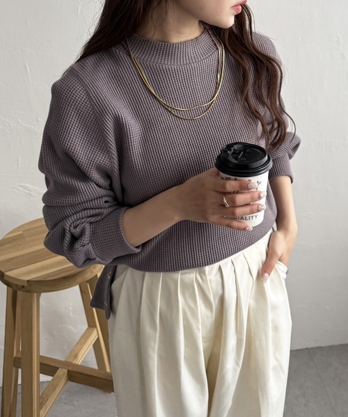 ikka(イッカ)の「ラメワッフル裾リングドットプルオーバー(Tシャツ/カットソー・レディース・ブラック/ベージュ/ブラウン系その他・M/L/S)」の2枚目の写真