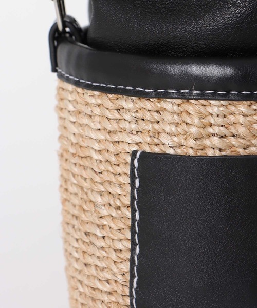 POMTATA(ポンタタ)の「VIN MINI SHOULDER BAG【POMTATA/ポンタタ】(ショルダーバッグ・レディース・ベージュ/ブラック・フリー)」の4枚目の写真