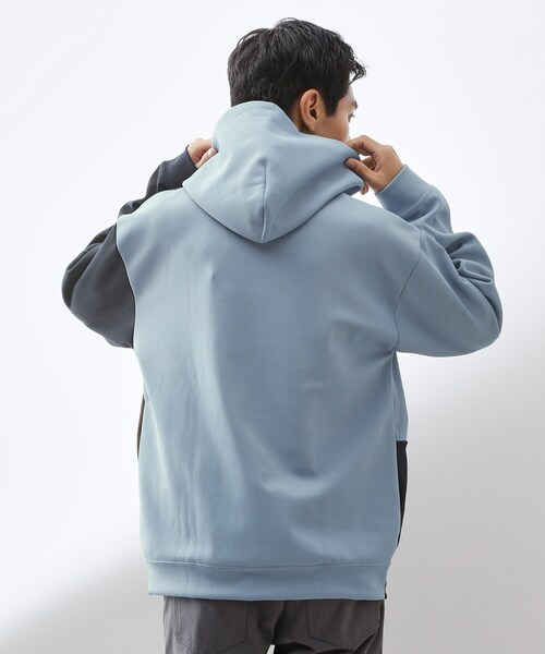 THE SHOP TK （ザ ショップ ティーケー ）の「【一枚で着映える】ポンチブロッキングパーカ 洗濯機OK（パーカー・メンズ・ホワイト系3/ブルー/オフホワイト・04/03/02）」の12枚目の写真