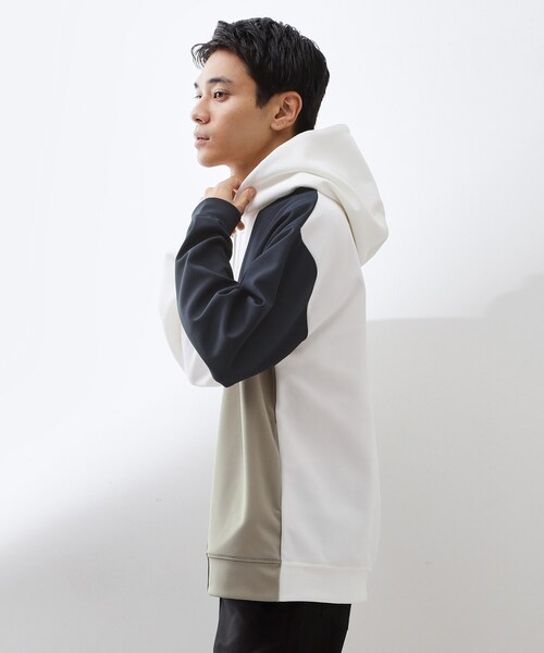 THE SHOP TK （ザ ショップ ティーケー ）の「【一枚で着映える】ポンチブロッキングパーカ 洗濯機OK（パーカー・メンズ・ホワイト系3/ブルー/オフホワイト・04/03/02）」の15枚目の写真