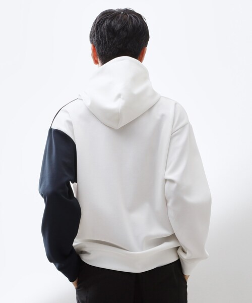 THE SHOP TK （ザ ショップ ティーケー ）の「【一枚で着映える】ポンチブロッキングパーカ 洗濯機OK（パーカー・メンズ・ホワイト系3/ブルー/オフホワイト・04/03/02）」の16枚目の写真