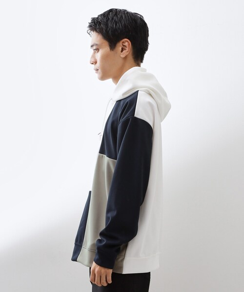 THE SHOP TK （ザ ショップ ティーケー ）の「【一枚で着映える】ポンチブロッキングパーカ 洗濯機OK（パーカー・メンズ・ホワイト系3/ブルー/オフホワイト・04/03/02）」の8枚目の写真