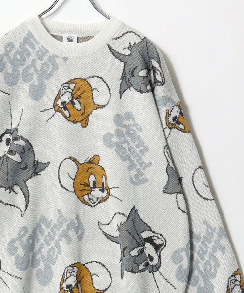 Tom&Jerry(トムアンドジェリー)の「Tom and Jerry/トムとジェリー オーバーサイズ 総柄/袖ライン キャラクター ジャガード刺繍ニット(ニット/セーター・レディース・グレー/ブルー/ベージュ/ネイビー/ワイン/オフホワイト・L/M)」の2枚目の写真