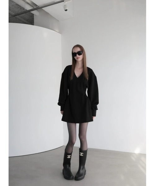 AMOMMA(アモマ)の「V NECK SWEAT MINI DRESS(Tシャツ/カットソー・レディース・グレー/ブラック・FREE)」の3枚目の写真