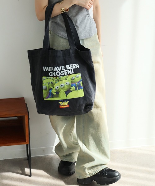 Disney（ディズニー）の「ヴィンテージライク アソートデザイン ピグメント加工 トートバッグ (ディズニー・サンリオ・ワーナー)（トートバッグ・メンズ・ブラック系その他/ブラック系その他2/ブラック系その他3/ブラック系その他4/ブラック系その他5/ブラック系/ブラック系1/ブラック系8/ブラック系9/ブラック系4/ブラック系2/ブラック系7/ブラック系6/ブラック系5/ブラック系3・FREE）」の15枚目の写真