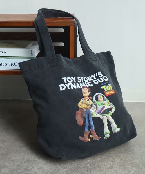 Disney（ディズニー）の「ヴィンテージライク アソートデザイン ピグメント加工 トートバッグ (ディズニー・サンリオ・ワーナー)（トートバッグ・メンズ・ブラック系その他/ブラック系その他2/ブラック系その他3/ブラック系その他4/ブラック系その他5/ブラック系/ブラック系1/ブラック系8/ブラック系9/ブラック系4/ブラック系2/ブラック系7/ブラック系6/ブラック系5/ブラック系3・FREE）」の4枚目の写真