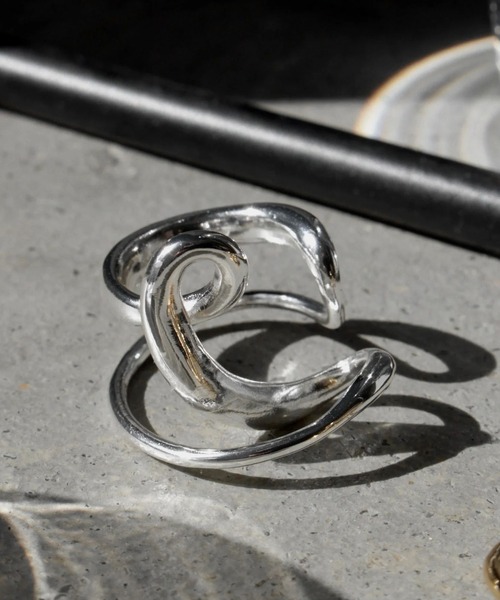 Soierie(ソワリー)の「ストリーム イヤーカフ リング / Stream earcuff ring(リング・レディース・シルバー/ゴールド・FREE)」の2枚目の写真