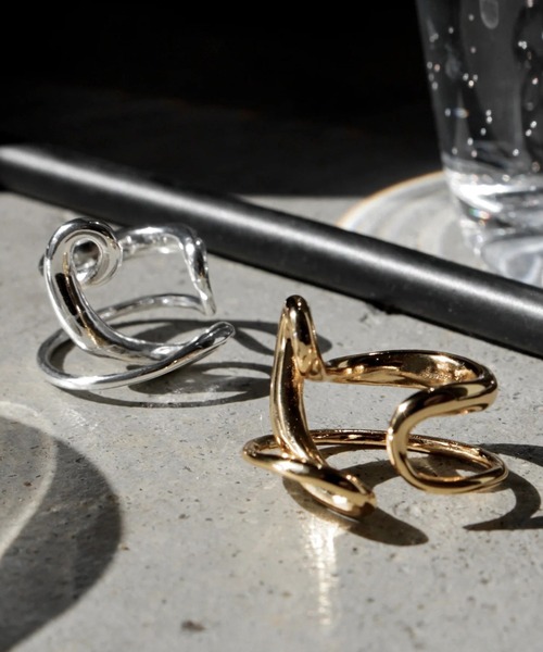 Soierie(ソワリー)の「ストリーム イヤーカフ リング / Stream earcuff ring(リング・レディース・シルバー/ゴールド・FREE)」の5枚目の写真