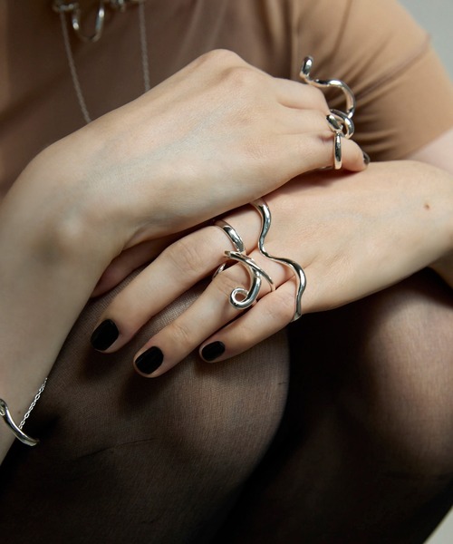 Soierie(ソワリー)の「ストリーム イヤーカフ リング / Stream earcuff ring(リング・レディース・シルバー/ゴールド・FREE)」の17枚目の写真