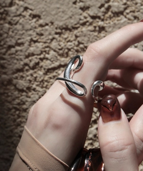 Soierie(ソワリー)の「ストリーム イヤーカフ リング / Stream earcuff ring(リング・レディース・シルバー/ゴールド・FREE)」の6枚目の写真