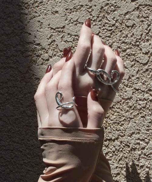 Soierie(ソワリー)の「ストリーム イヤーカフ リング / Stream earcuff ring(リング・レディース・シルバー/ゴールド・FREE)」の9枚目の写真