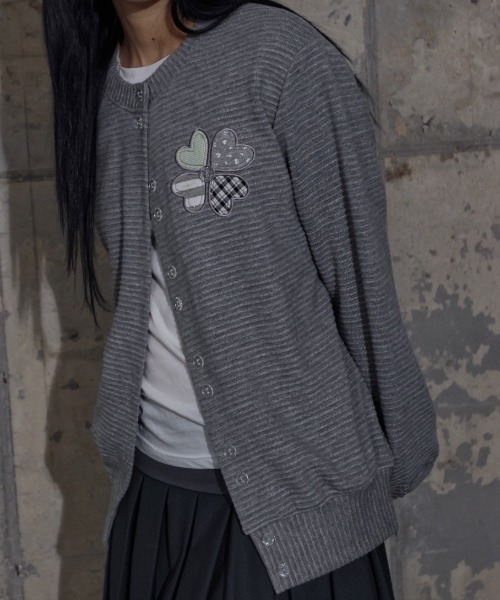 FANCY CLUB（ファンシークラブ）の「【FANCY CLUB】CLOVER PATCHWORK CARDIGAN / 【ファンシークラブ】クローバーパッチワークカーディガン（カーディガン/ボレロ・レディース・グレー/ベージュ・ONE SIZE）」の3枚目の写真
