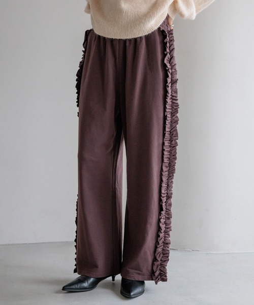 LOWRYS FARM（ローリーズファーム）の「サイドフリルカットパンツ　607239（スウェットパンツ・レディース・ネイビー/ブラウン/ブラック/グレー・SMALL/MEDIUM）」の3枚目の写真