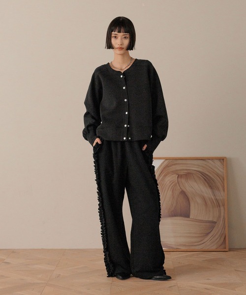 LOWRYS FARM（ローリーズファーム）の「サイドフリルカットパンツ　607239（スウェットパンツ・レディース・ネイビー/ブラウン/ブラック/グレー・SMALL/MEDIUM）」の6枚目の写真