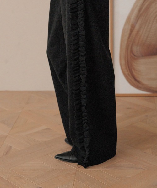 LOWRYS FARM（ローリーズファーム）の「サイドフリルカットパンツ　607239（スウェットパンツ・レディース・ネイビー/ブラウン/ブラック/グレー・SMALL/MEDIUM）」の9枚目の写真