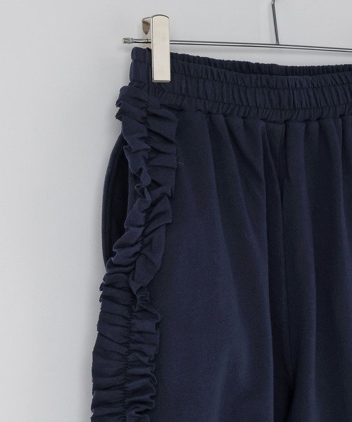 LOWRYS FARM（ローリーズファーム）の「サイドフリルカットパンツ　607239（スウェットパンツ・レディース・ネイビー/ブラウン/ブラック/グレー・SMALL/MEDIUM）」の14枚目の写真
