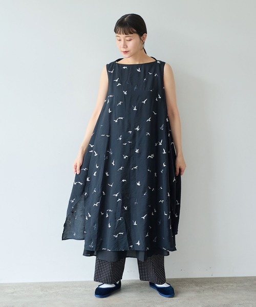 yuni(ユニ )の「bird刺繍 layered ワンピース(ワンピース・レディース・ブラック/グレー・FREE)」の4枚目の写真