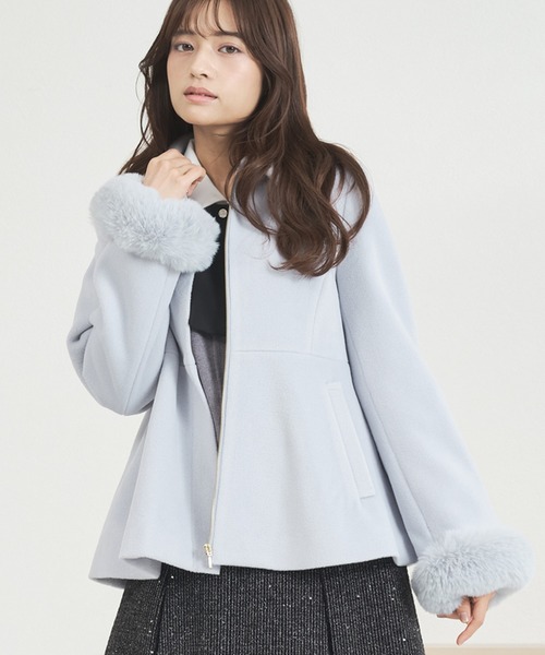 MISCH MASCH（ミッシュマッシュ）の「一部店舗限定  2way袖ファーペプラムコート（チェスターコート・レディース・ブルー/グレー/アイボリー・ﾌﾘ-）」の3枚目の写真