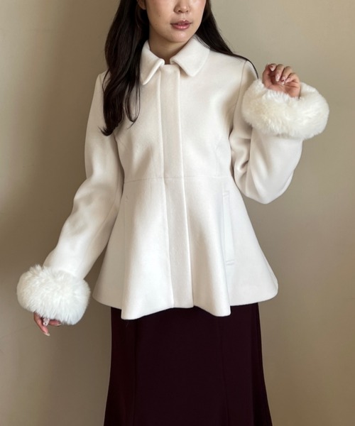 MISCH MASCH（ミッシュマッシュ）の「一部店舗限定  2way袖ファーペプラムコート（チェスターコート・レディース・ブルー/グレー/アイボリー・ﾌﾘ-）」の4枚目の写真