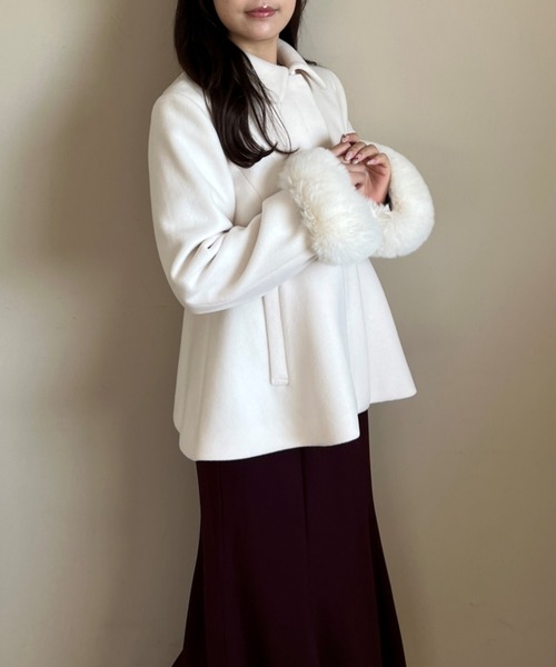 MISCH MASCH（ミッシュマッシュ）の「一部店舗限定  2way袖ファーペプラムコート（チェスターコート・レディース・ブルー/グレー/アイボリー・ﾌﾘ-）」の6枚目の写真