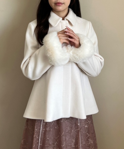 MISCH MASCH（ミッシュマッシュ）の「一部店舗限定  2way袖ファーペプラムコート（チェスターコート・レディース・ブルー/グレー/アイボリー・ﾌﾘ-）」の9枚目の写真