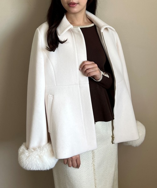 MISCH MASCH（ミッシュマッシュ）の「一部店舗限定  2way袖ファーペプラムコート（チェスターコート・レディース・ブルー/グレー/アイボリー・ﾌﾘ-）」の10枚目の写真