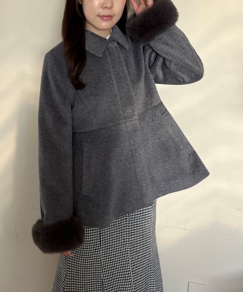 MISCH MASCH（ミッシュマッシュ）の「一部店舗限定  2way袖ファーペプラムコート（チェスターコート・レディース・ブルー/グレー/アイボリー・ﾌﾘ-）」の11枚目の写真