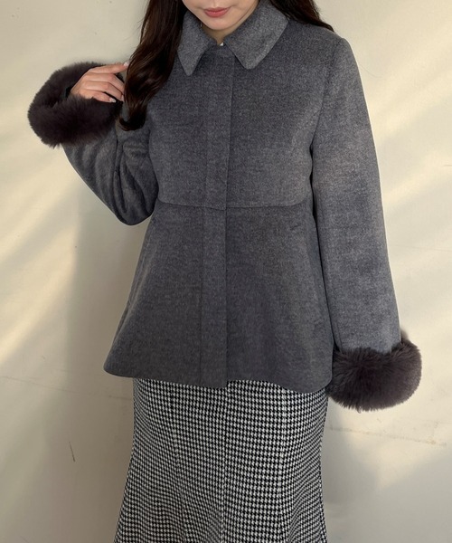 MISCH MASCH（ミッシュマッシュ）の「一部店舗限定  2way袖ファーペプラムコート（チェスターコート・レディース・ブルー/グレー/アイボリー・ﾌﾘ-）」の12枚目の写真