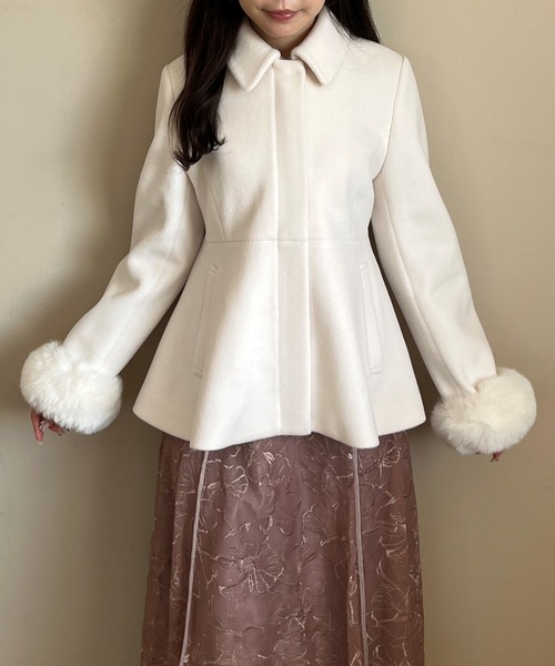 MISCH MASCH（ミッシュマッシュ）の「一部店舗限定  2way袖ファーペプラムコート（チェスターコート・レディース・ブルー/グレー/アイボリー・ﾌﾘ-）」の8枚目の写真