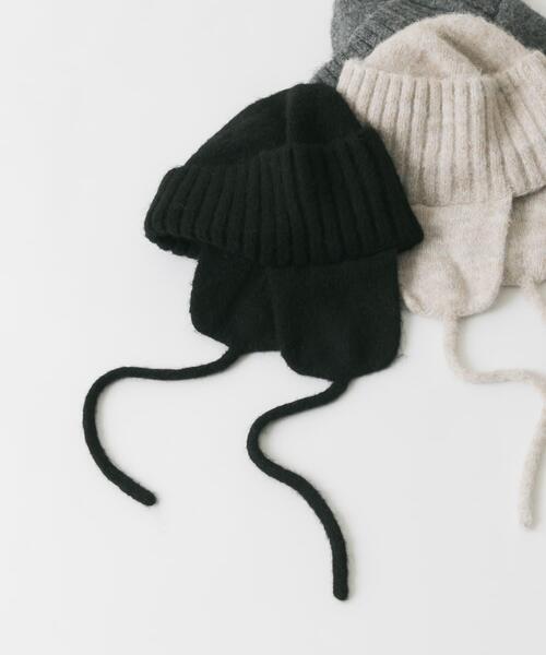 SMELLY（スメリー）の「イヤーフラップニットキャップ（ニットキャップ/ビーニー・レディース・グレー/ブラック/ベージュ・-）」の2枚目の写真