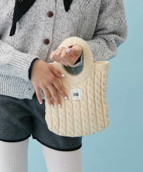 FUULLY STUDIO(フーリィーステューディオ)の「ケーブルニットミニバッグ(トートバッグ・レディース・グレー/ブラック/アイボリー・FREE)」の4枚目の写真