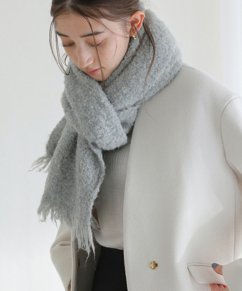La TOTALITE(ラトータリテ)の「【洗える】La Totalite ブークレーメランジマフラー(マフラー・レディース・チャコールグレー/アイボリー/ブルー系その他・FREE)」の3枚目の写真