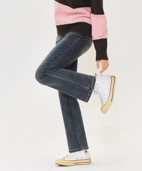 CHASECULT(チェイスカルト)の「女性Mトンヒドゥンバンディングブーツカットデニムパンツ-ブルー(デニムパンツ・レディース・ダークブルー・70/76/74/67)」の2枚目の写真