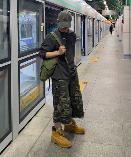 OUTSTANDING(アウトスタンディング)の「MIL SERIES LONG SLEEVE(74TH FIGHTER SQ)_PIGMENT CHARCOAL(Tシャツ/カットソー・レディース・その他・MEDIUM/LARGE/SMALL)」の4枚目の写真